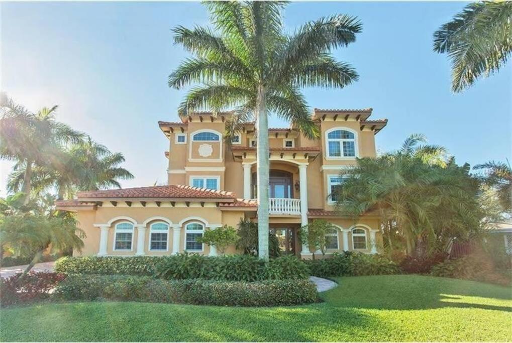 Large Mediterranean Oasis - Water Views & Pool شاطئ كليرووتر المظهر الخارجي الصورة