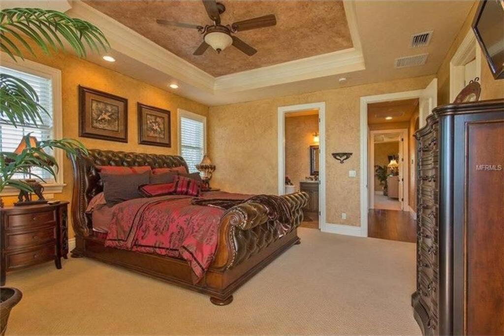 Large Mediterranean Oasis - Water Views & Pool شاطئ كليرووتر المظهر الخارجي الصورة
